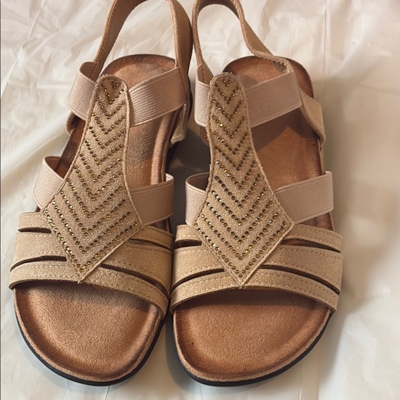 Elegant Beige Sandals - Picture 2 of 7